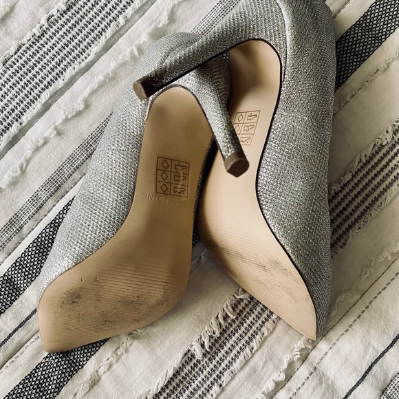 Silver heels - Picture 3 of 5